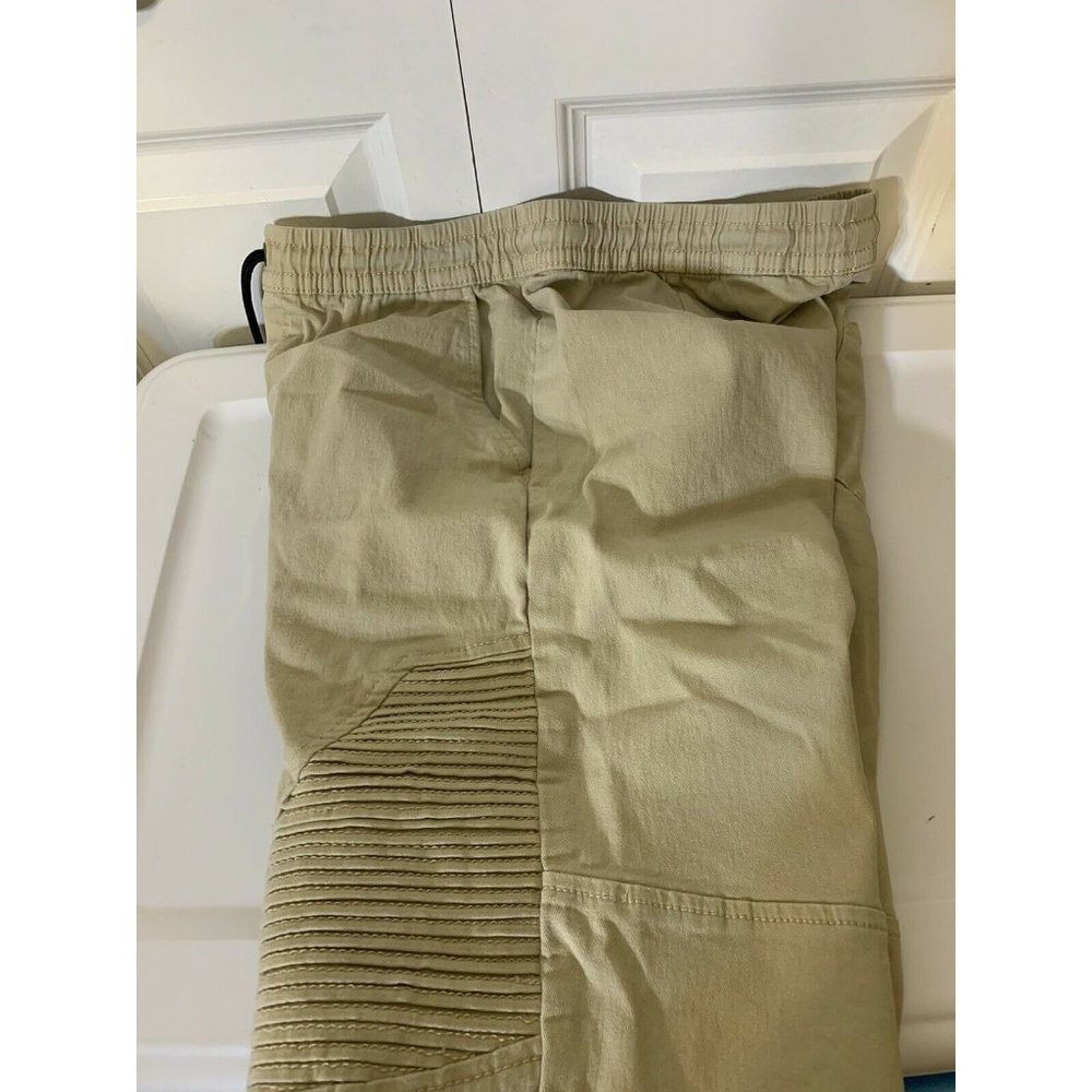 Akademiks‎ Men’s Sz M Beige Khaki Shorts W Pockets